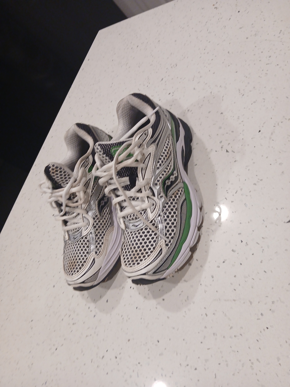 Saucony Shoes Unisex US 6 Silver Green Progrid Omni 9 S70739-17 Sneakers